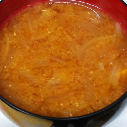最初に撮るの忘れて、残り少ない豆腐が沈んじゃって見えてませんが、玉ねぎの甘みでお味噌汁おいしかったです♪